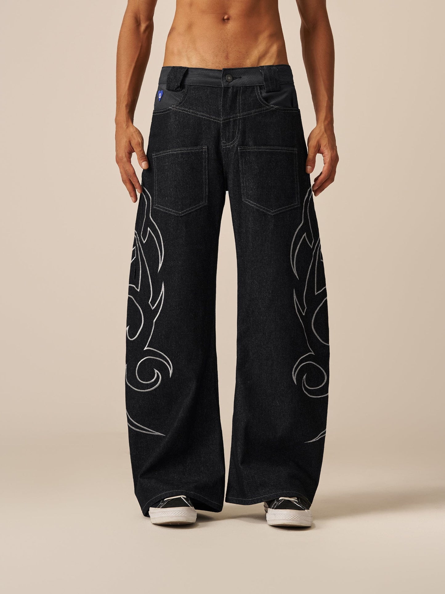 Jeans holgados con bordado Aelfric Eden
