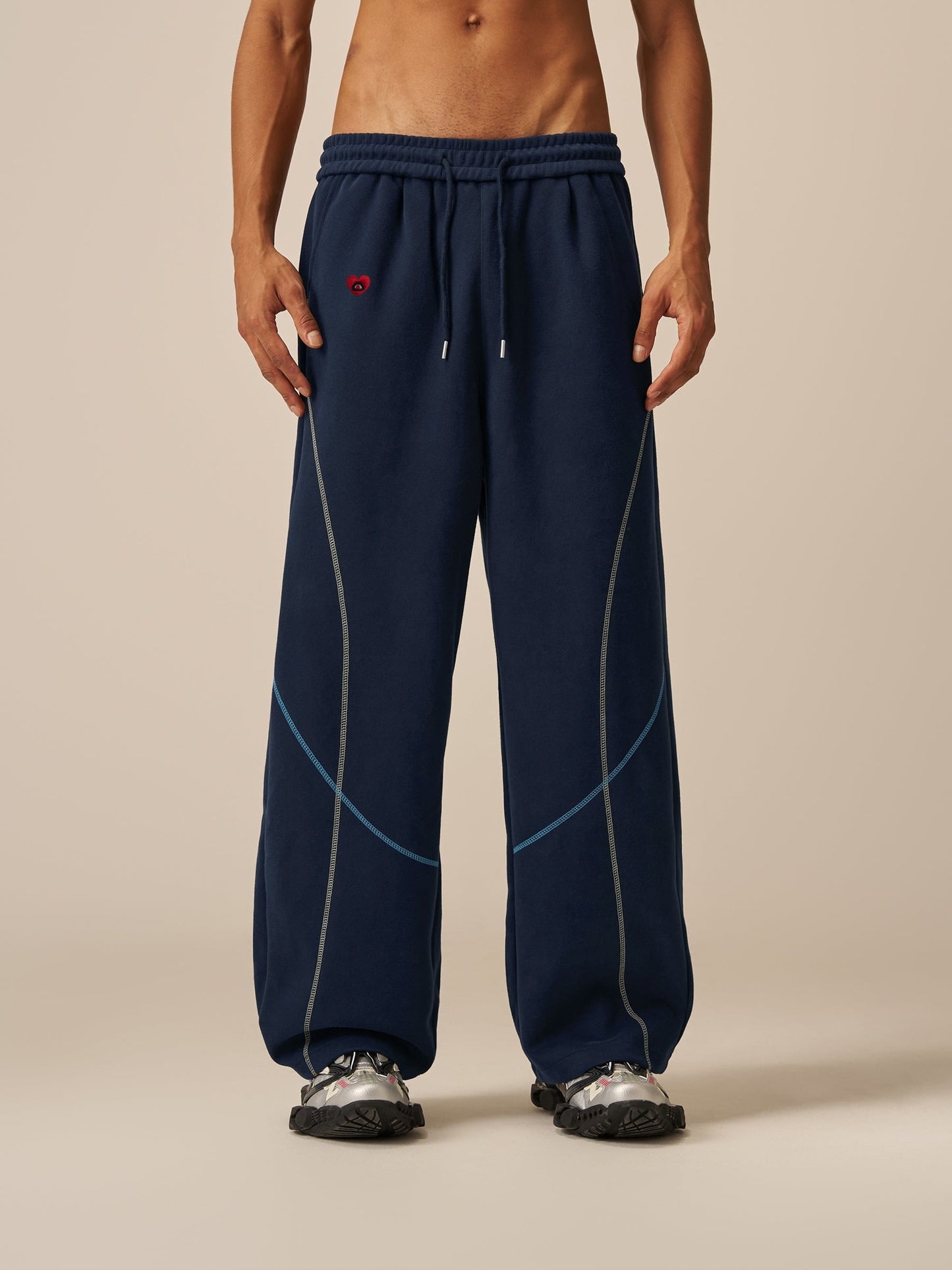 Pantalones deportivos holgados con costuras y bloques de color Aelfric Eden