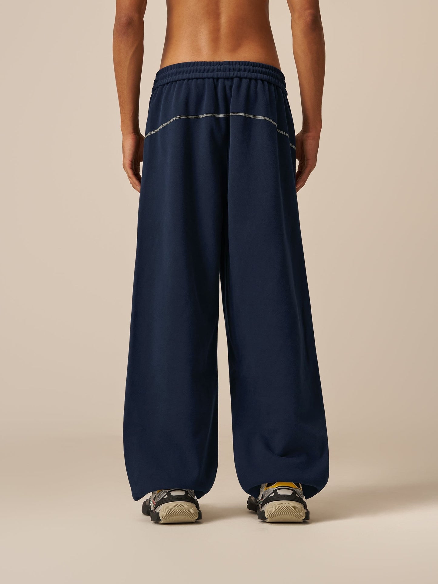 Pantalones deportivos holgados con costuras y bloques de color Aelfric Eden