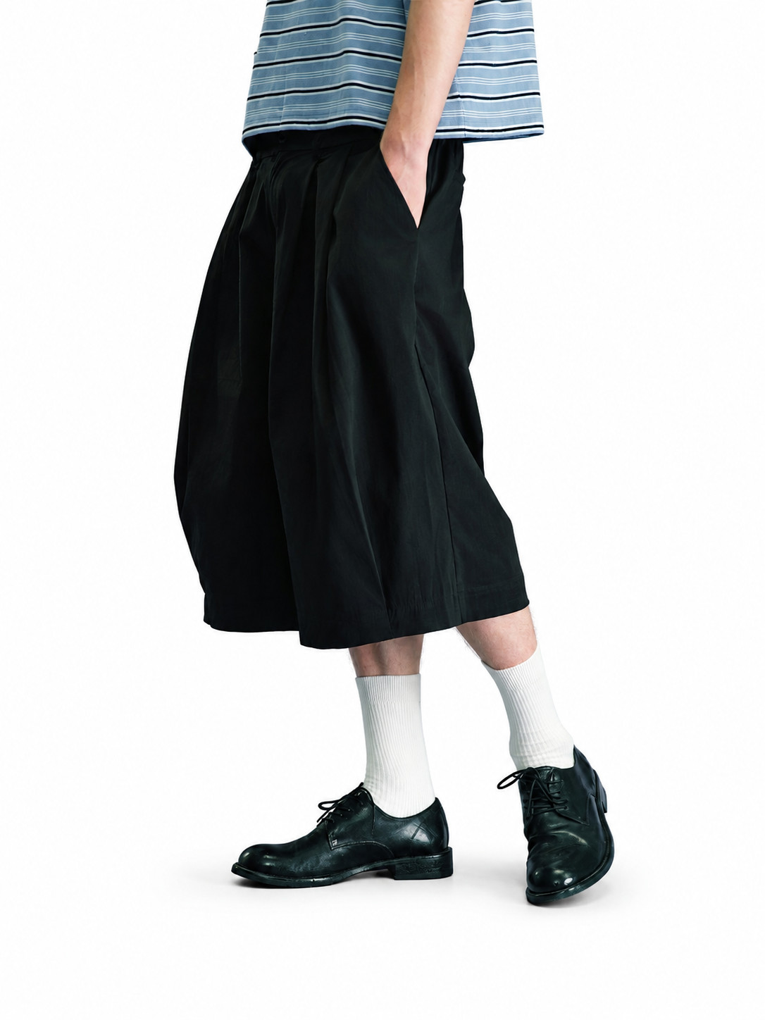 Ace Jolun black cropped trousers back view